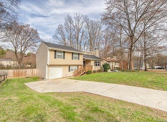 2nd image of 8418 Park Vista Cres