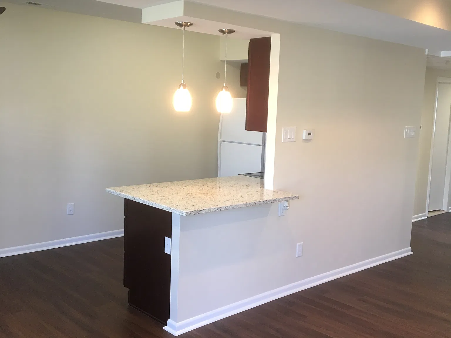 2 bed, 1000 sqft, $1,900 — Photo 2