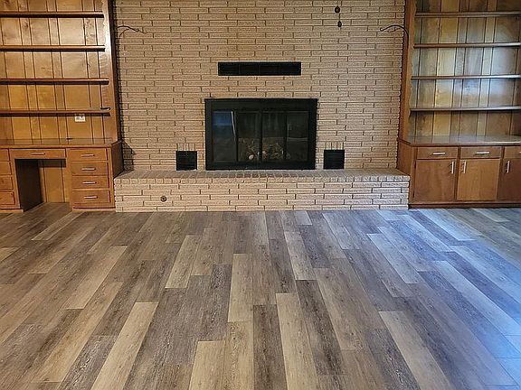 Den w/gas log fireplace