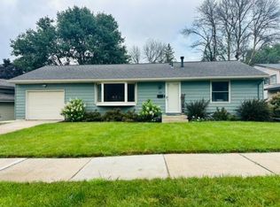 911 28th St NW, Rochester, MN 55901