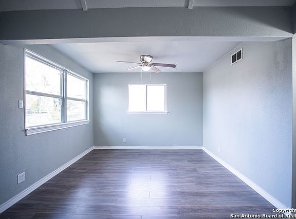4th image of 126 Amber Valley St