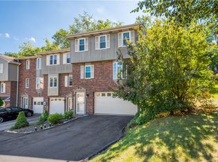 31 Hennig Dr, Pittsburgh, PA 15236