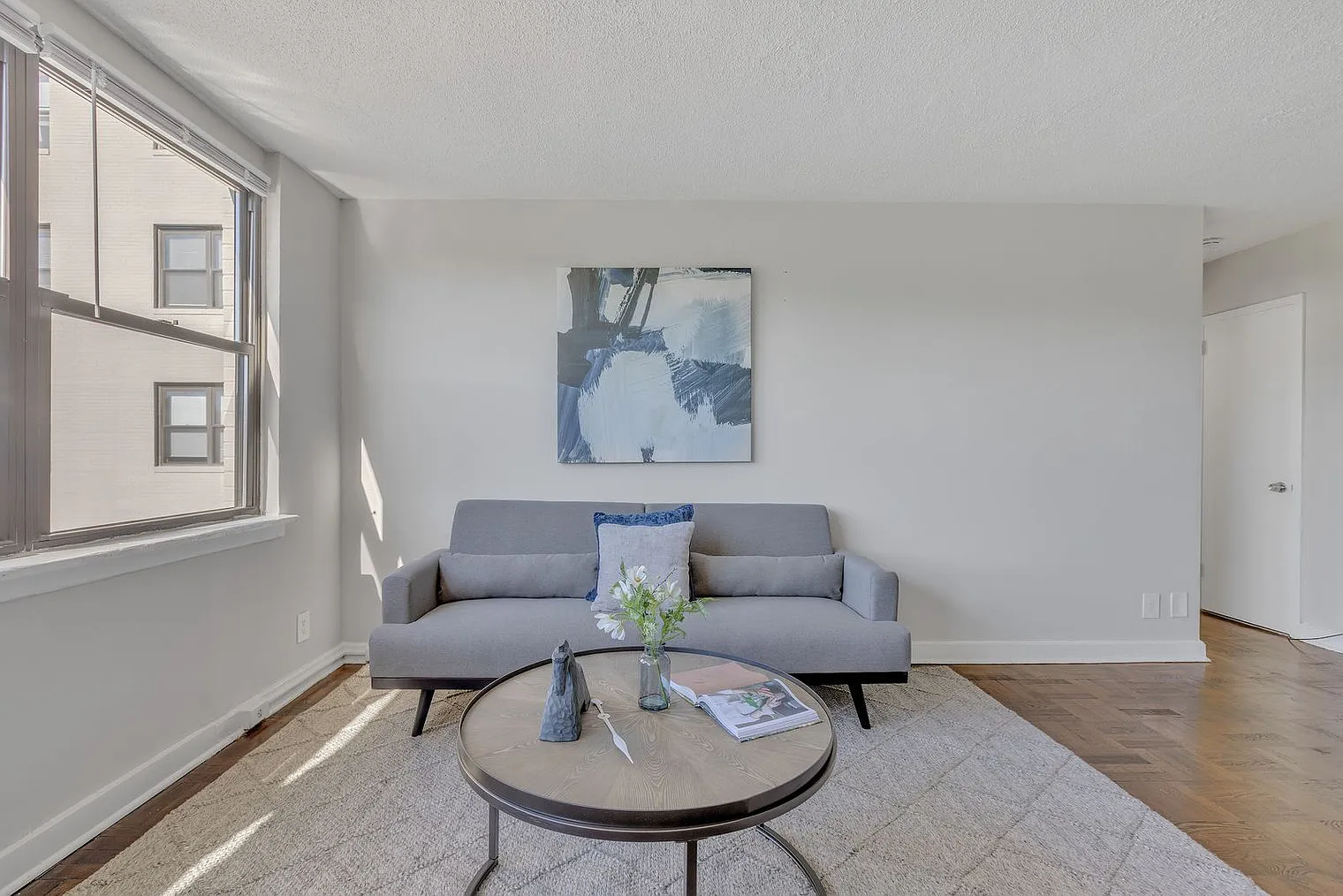 1 bed, 1.0 bath, 6189 sqft, $2,440 — Photo 2