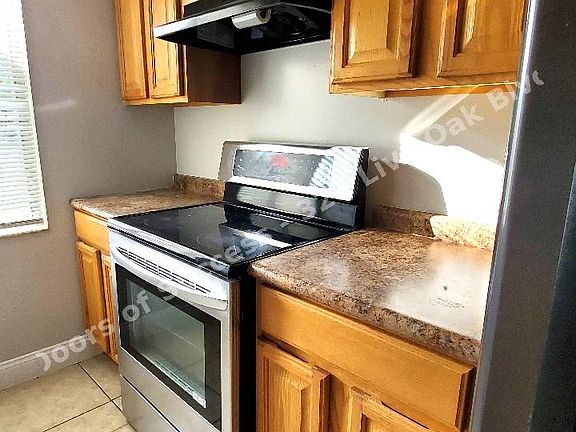 4th image of 325 Live Oak Blvd