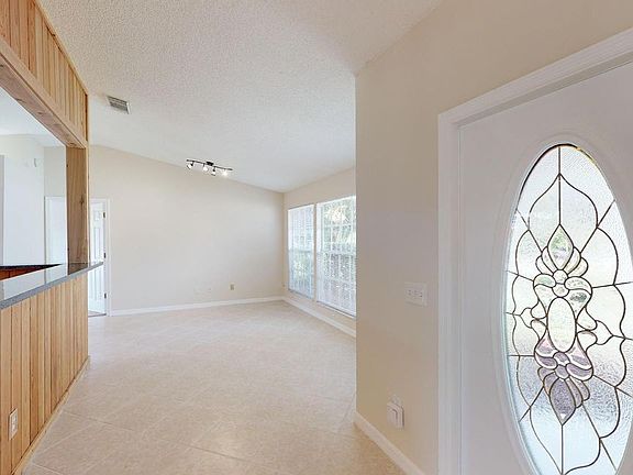 4th image of 1038 SW Mantilla Ave