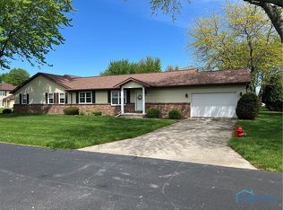 9 Augusta Dr, Bowling Green, OH 43402