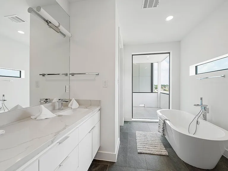 2239 N Macgregor Way — Photo 19