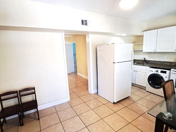 3rd image of 103 S Evergreen Ave