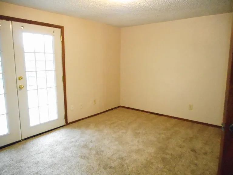 8409 Wakefield Ave — Photo 6