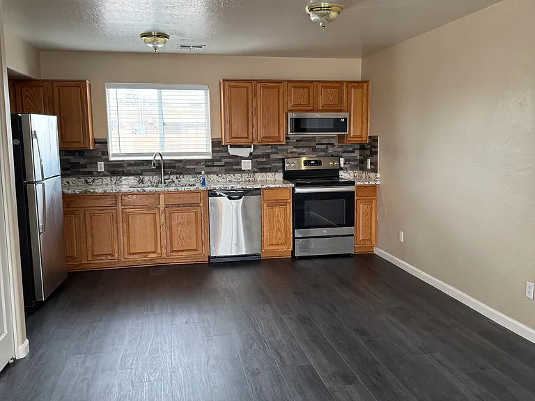 1574 E 28th Ave #2 — Photo 4