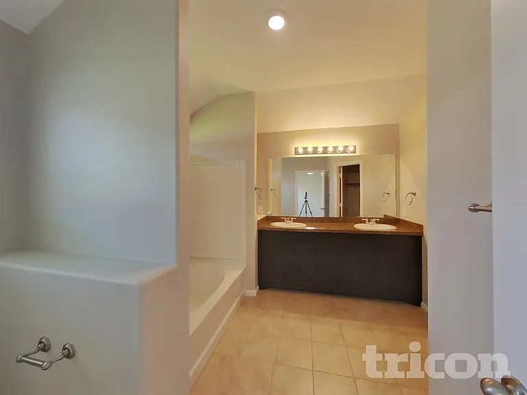 10020 Poinsett Way — Photo 16