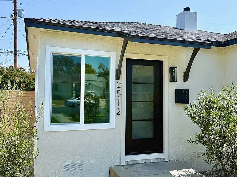 2510 Termino Ave #B — Photo 2