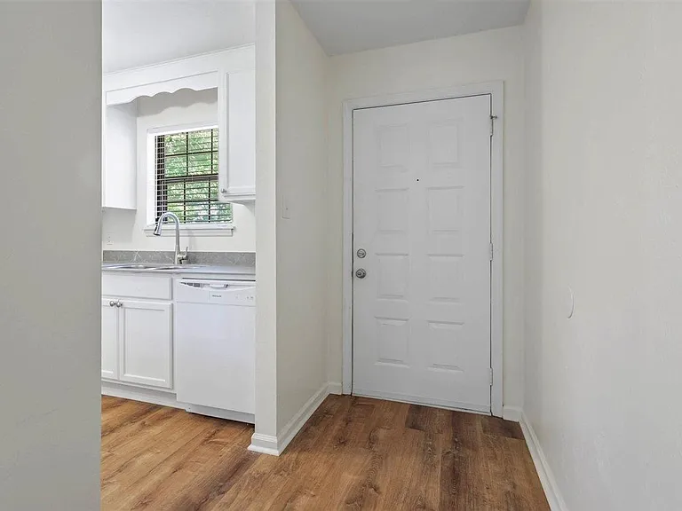 2556 Panther Creek Rd #B — Photo 2