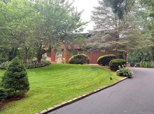 17 Calumet Drive, Dix Hills, NY 11746