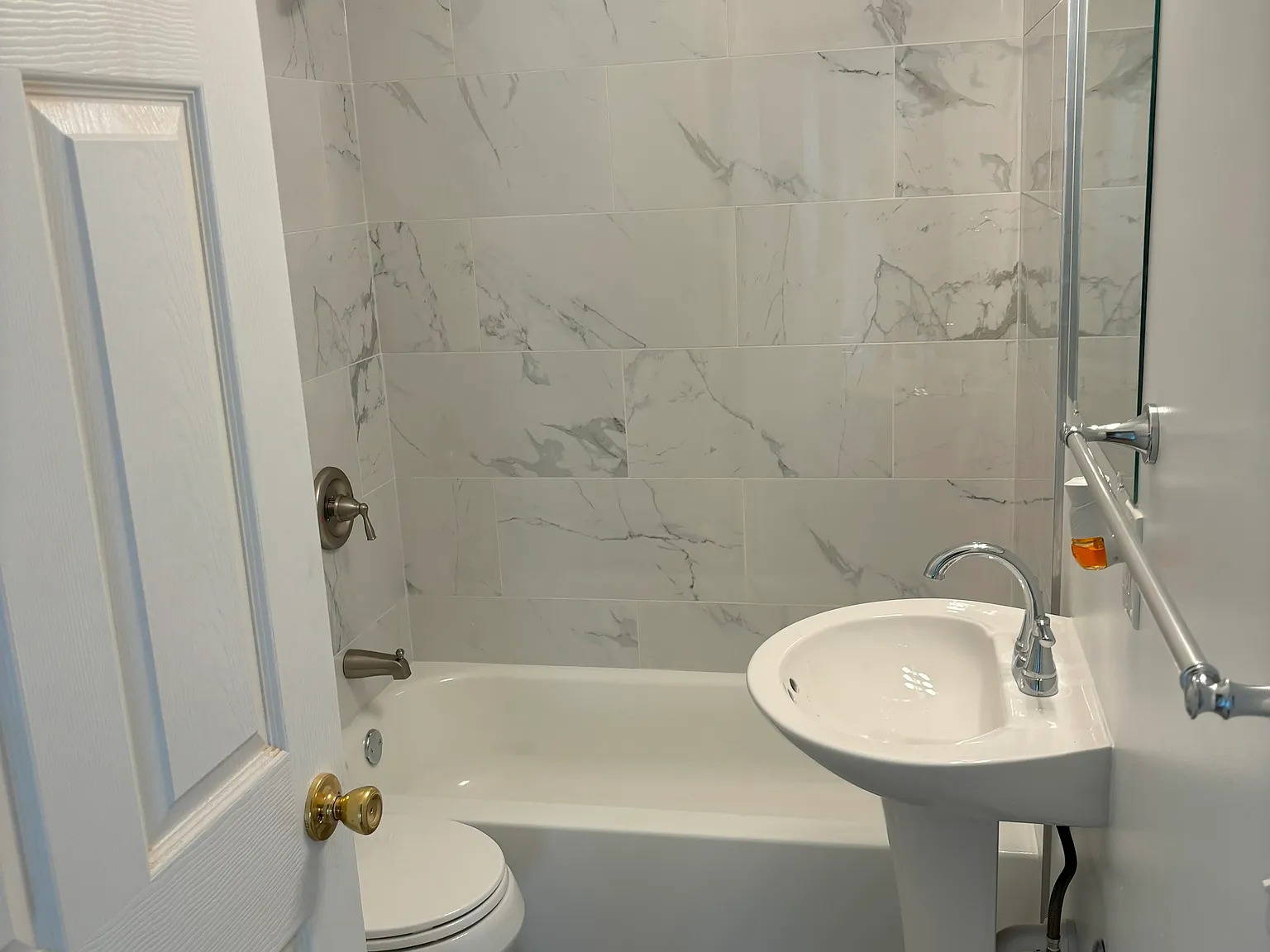 3 bed, 1040 sqft, $1,695 — Photo 4
