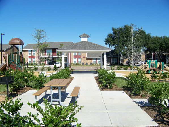 St. James Village | 3815 W Fuqua St, Houston, TX