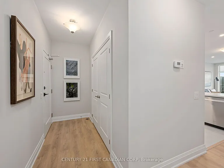 4286 King St E #905 — Photo 2