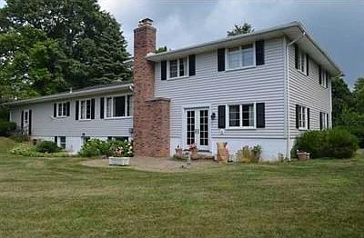 2nd image of 11 Old Farm Cir