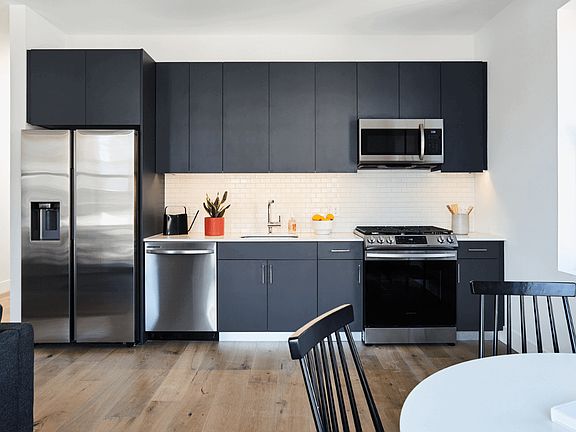 3rd image of 1847 N Humboldt Blvd #205