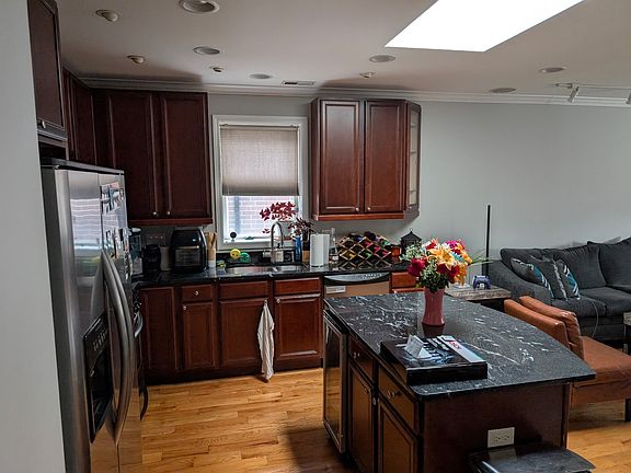 3rd image of 2451 W Foster Ave APT 3