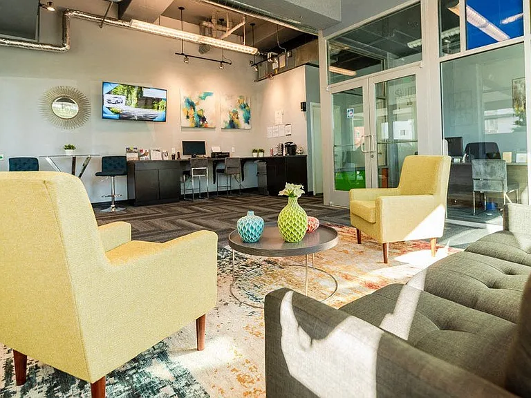 Seattle Apartments - Cosmopolitan Apartments - Indoor Common Area 1