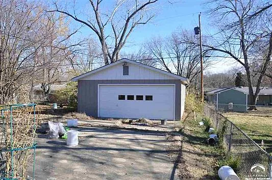 2020 Hillview Rd — Photo 11