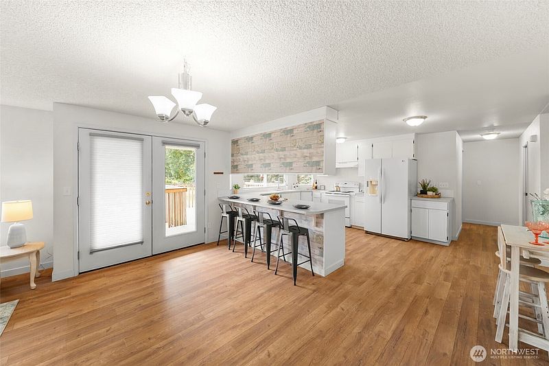 5th image of 15807 Lawrence Place SE