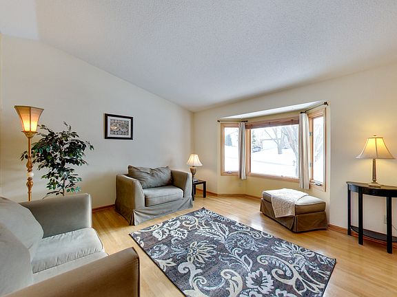 4th image of 690 Bighorn Dr