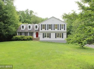 5501 Summit St, Centreville, VA 20120
