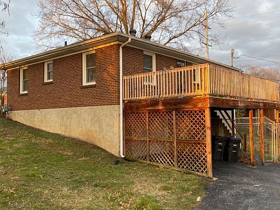 4th image of 789 Hillwood Ave
