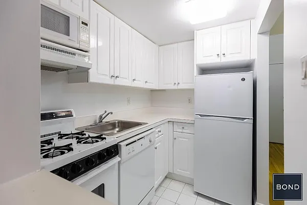 Rented by Bond New York | media 14