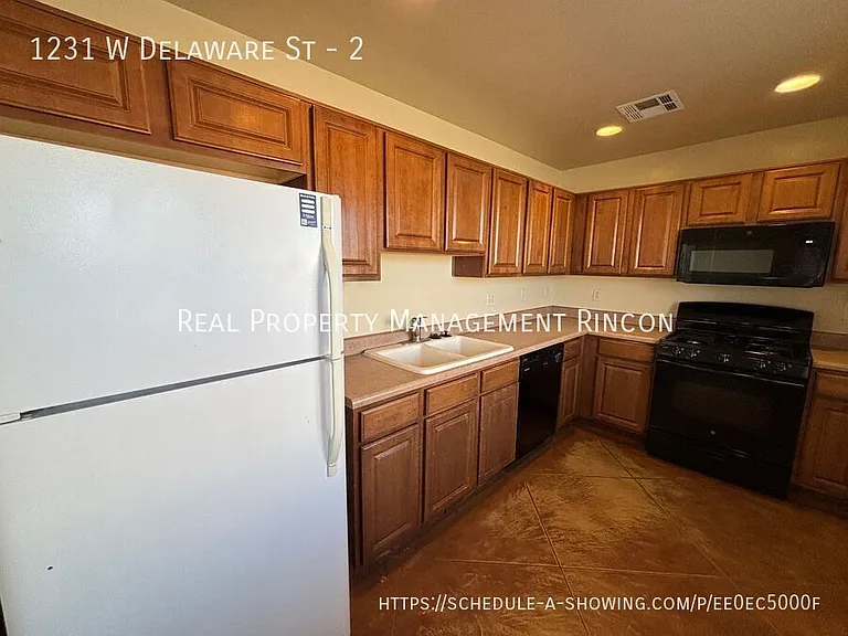 1231 W Delaware St #2 — Photo 5