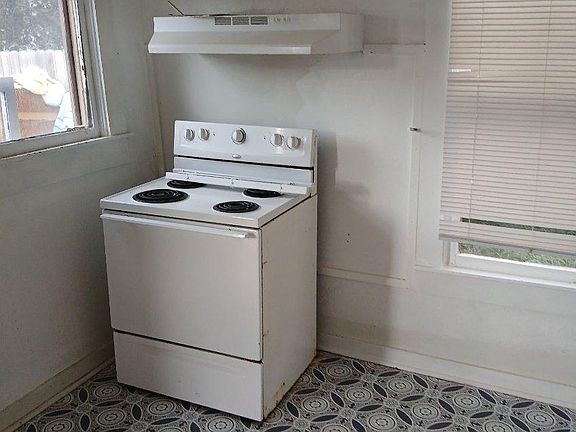 2nd image of 522 W Lee Ave #2