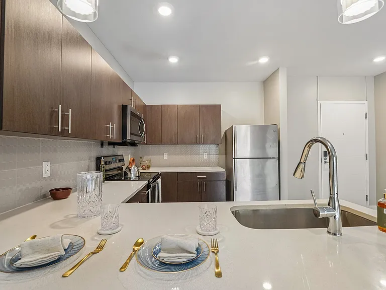 Cosmopolitan Apartments — Photo 31