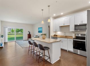 230 Martins Lndg APT 108, North Reading, MA 01864
