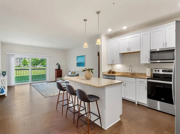 230 Martins Lndg APT 108, North Reading, MA 01864