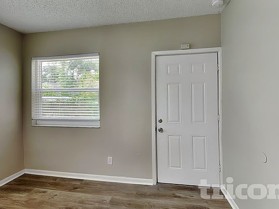 3rd image of 1404 Fernwood Pl