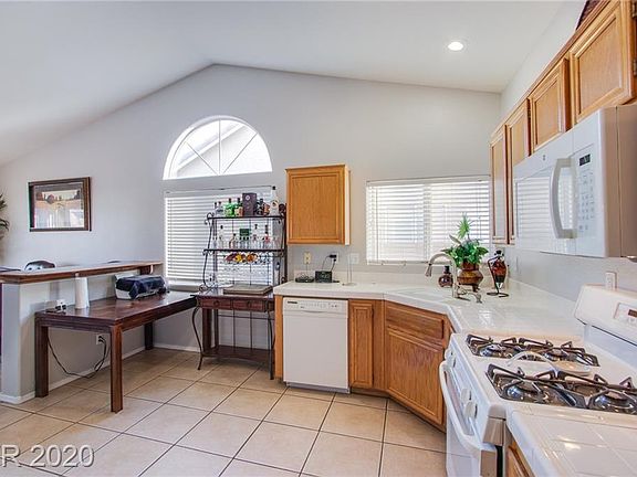 4th image of 4638 Saint Francis St