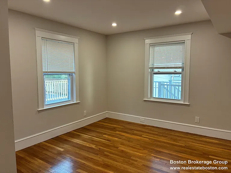 11 Romsey St #2 — Photo 5