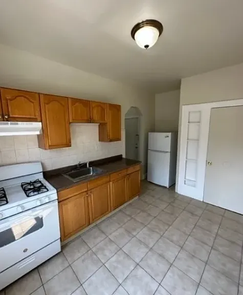 326 Field Pl #2L — Photo 15