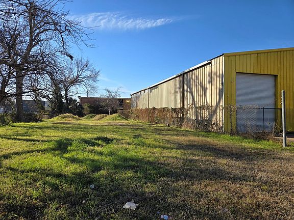 4th image of 405 Eichwurzel Ln