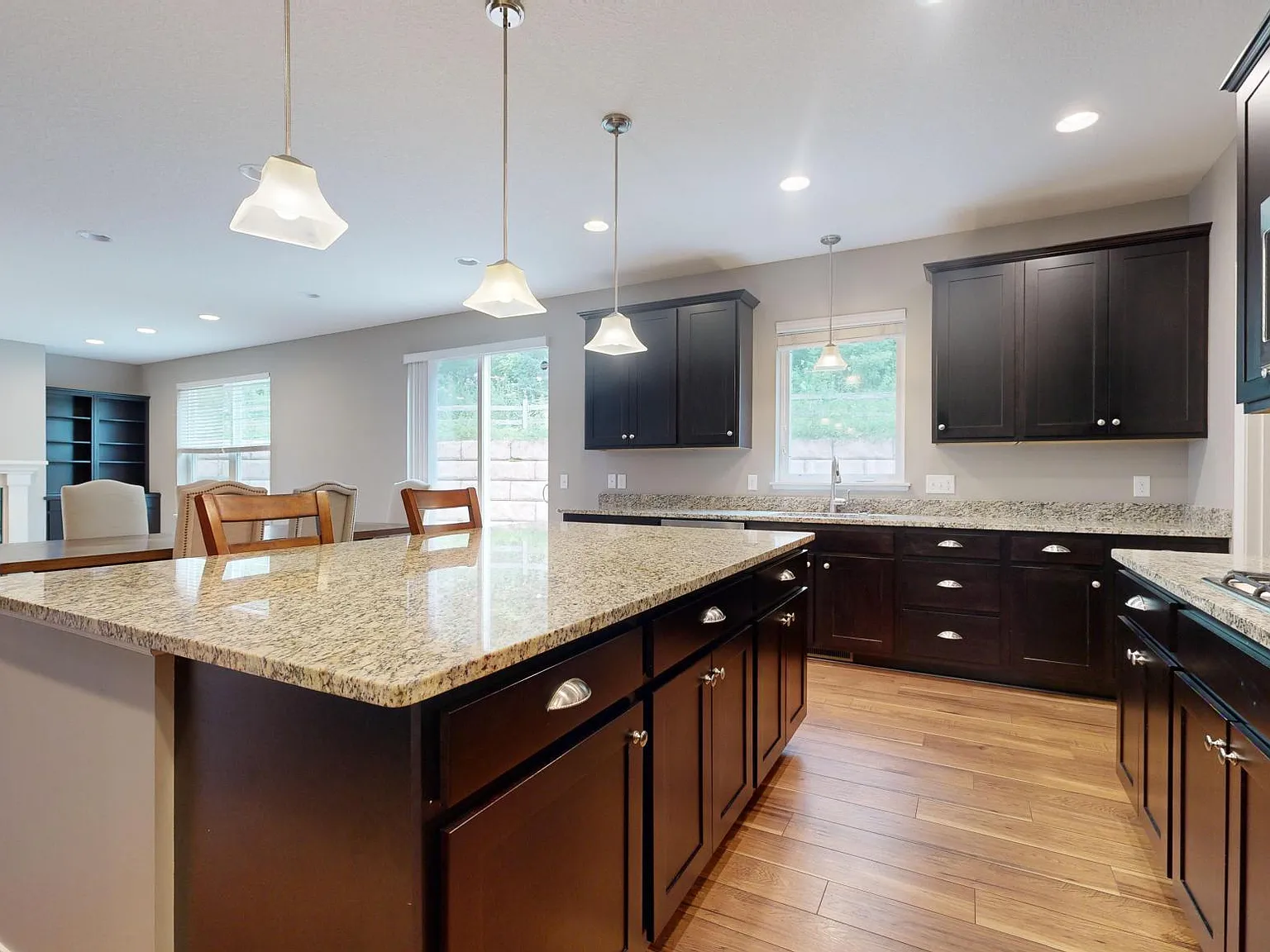 4 bed, 3.5 bath, 2947 sqft, $4,995 — Photo 2