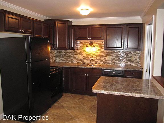 3rd image of 107 Concord Pl APT 2