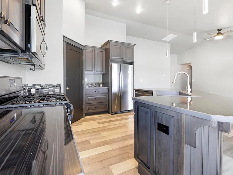 2463 Homestead St — Photo 6