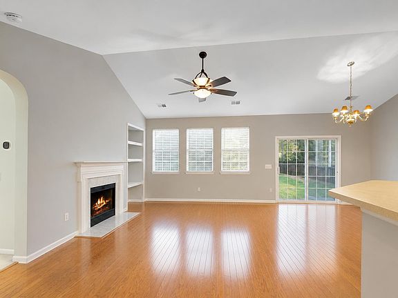 4th image of 1433 Coopers Hawk Dr