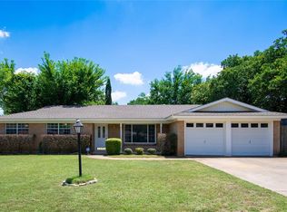 1909 Toplea Dr, Euless, TX 76040