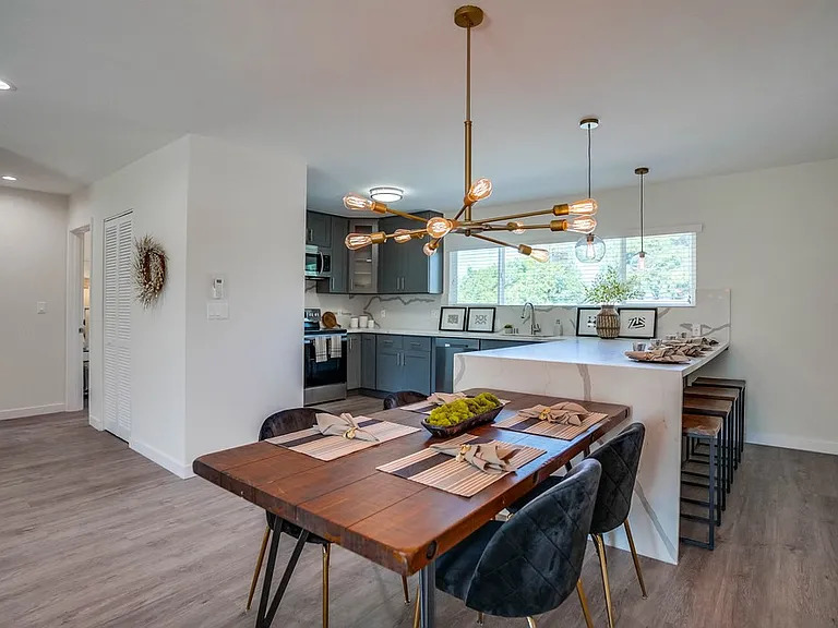 2330 S Corning St — Photo 34