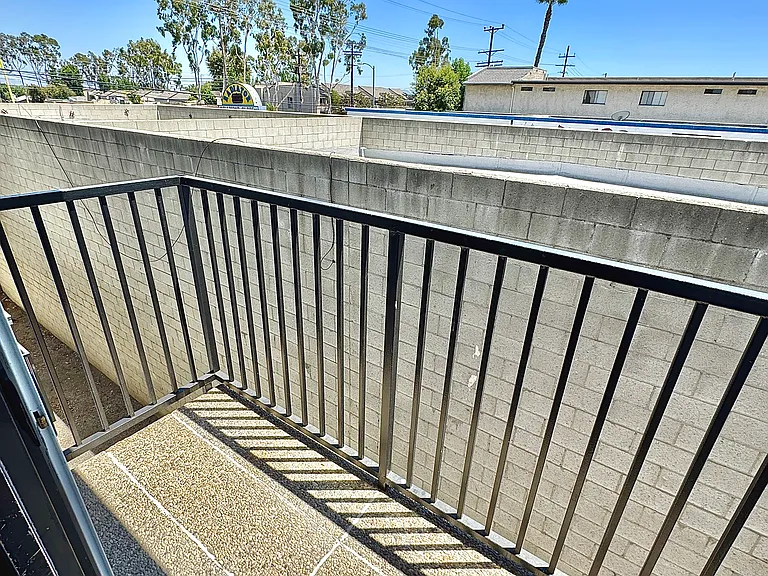 Lankershim Blvd — Photo 10