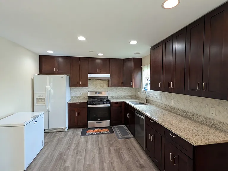 150 Winchester Dr #150 — Photo 7