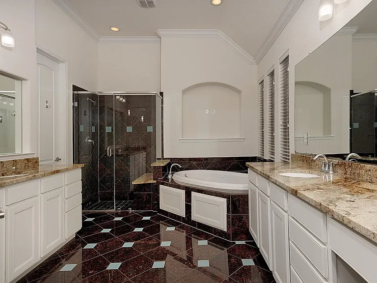46 Caprice Bend Pl — Photo 19